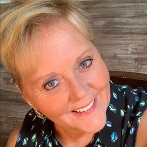 Meet your Posher, Deborah